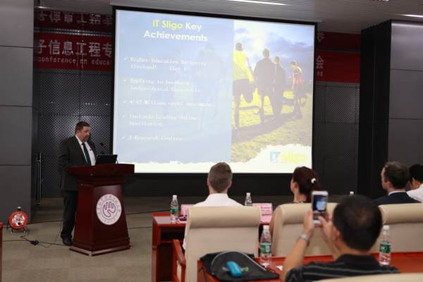 说明: http://www.tute.edu.cn/_mediafile/tute01/2017/09/20/2q25swfe87.jpg