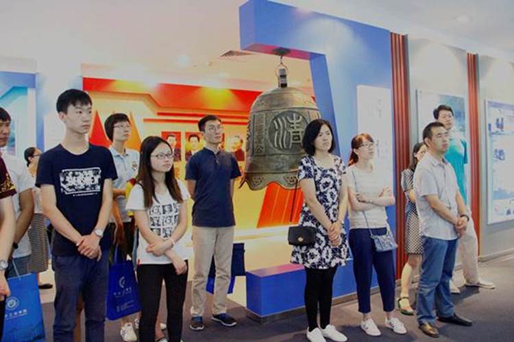 说明: 说明: http://www.tute.edu.cn/_mediafile/tute01/2017/05/23/2u3mnhp78b.jpg